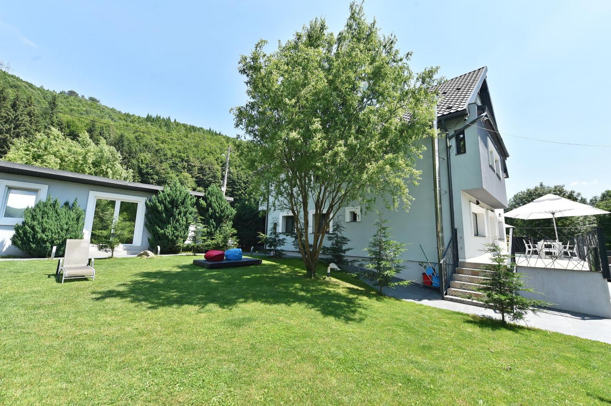 Mira By Atra Bed & Breakfast Tesila Exterior photo